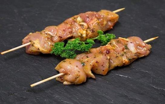 2 Brochettes de Poulet marinade herbes provences