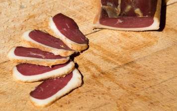 Smoked fillets of duck breast (Magret)