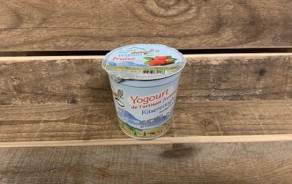 Strawberry yogurt from Moléson