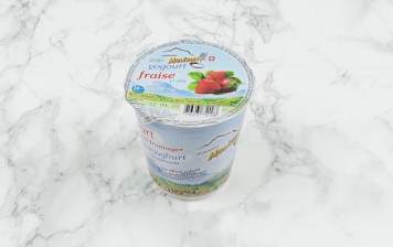 Strawberry yogurt from Moléson